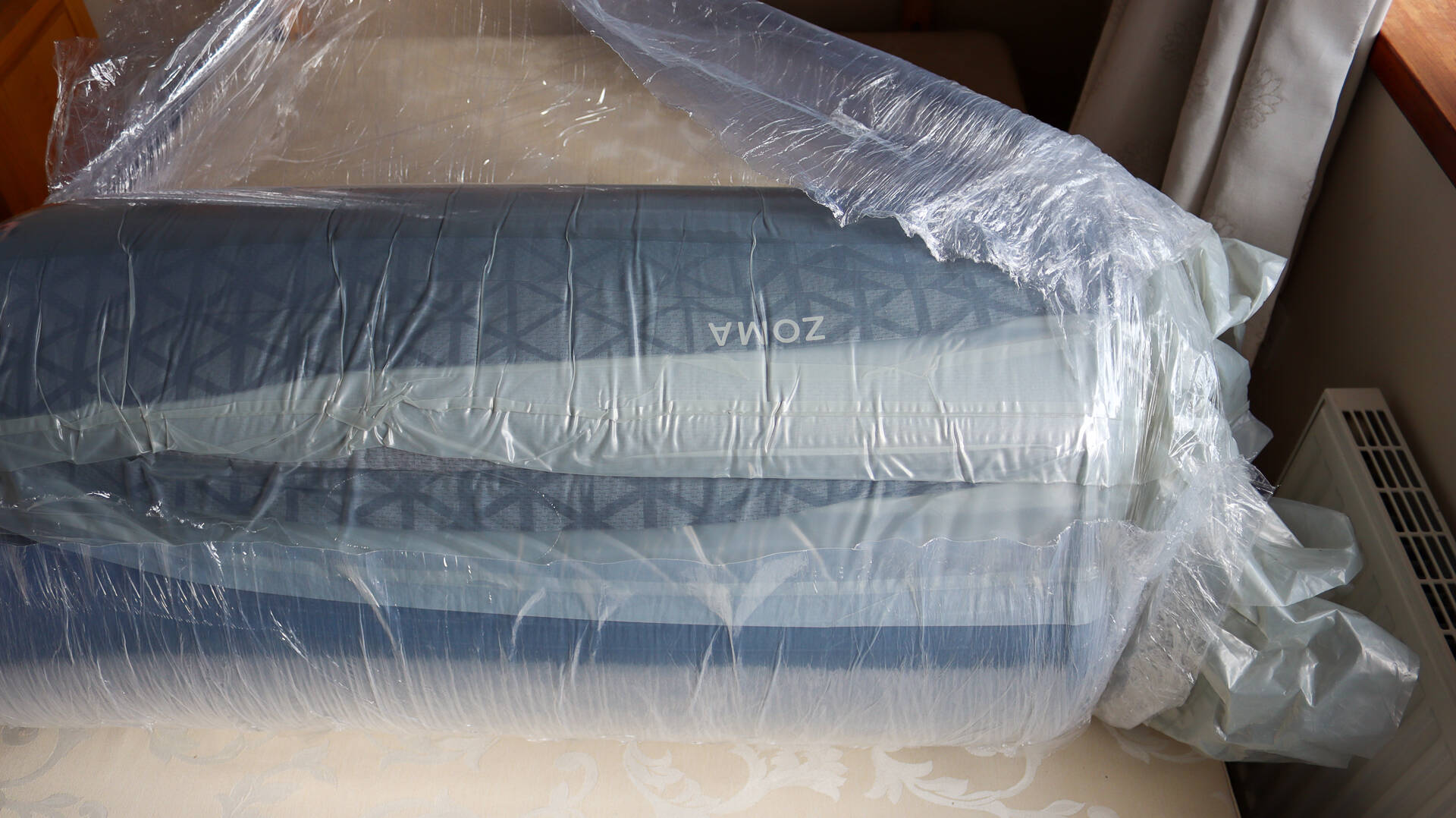 unpacking the zoma mattress